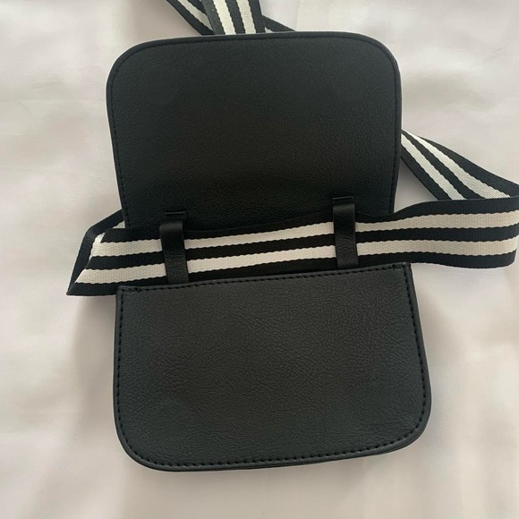 black faux leather belt bag - Picture 5 of 8